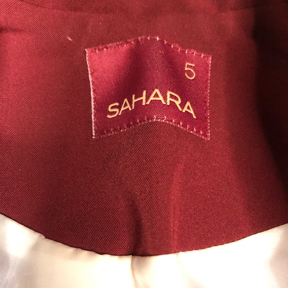 Burgundy Sahara Blazer Size Small (Fits Like size 4) - Picture 5 of 13